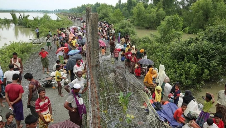 মিয়ানমারে জান্তার সামরিক ঘাঁটি দখলের পর থাইল্যান্ডে পালাল শতাধিক